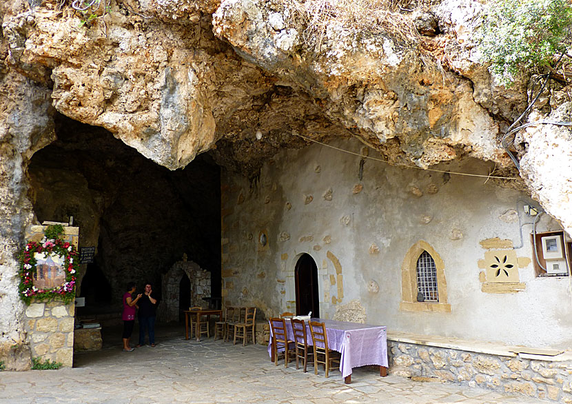 Grottkyrkan Saint John the Hermit i byn Marathokefala på västra Kreta.