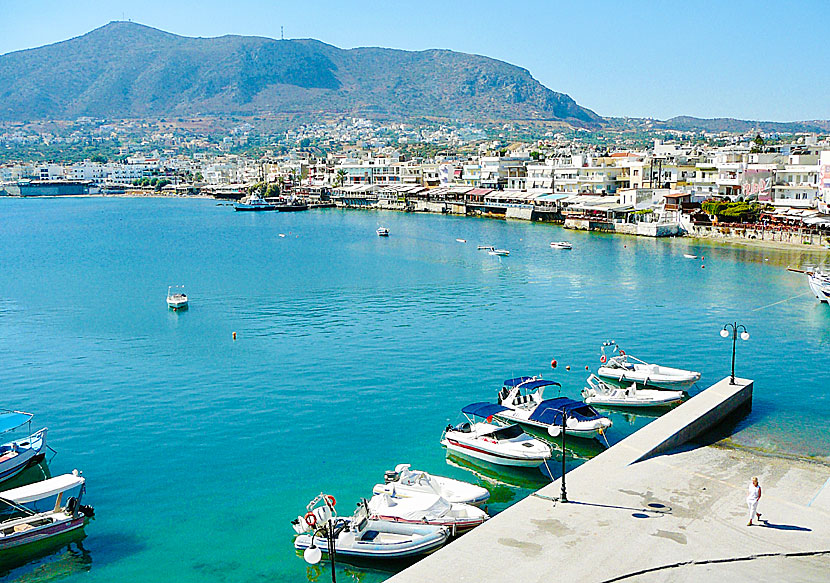 Hamnen och hamnpromenaden i Hersonissos.