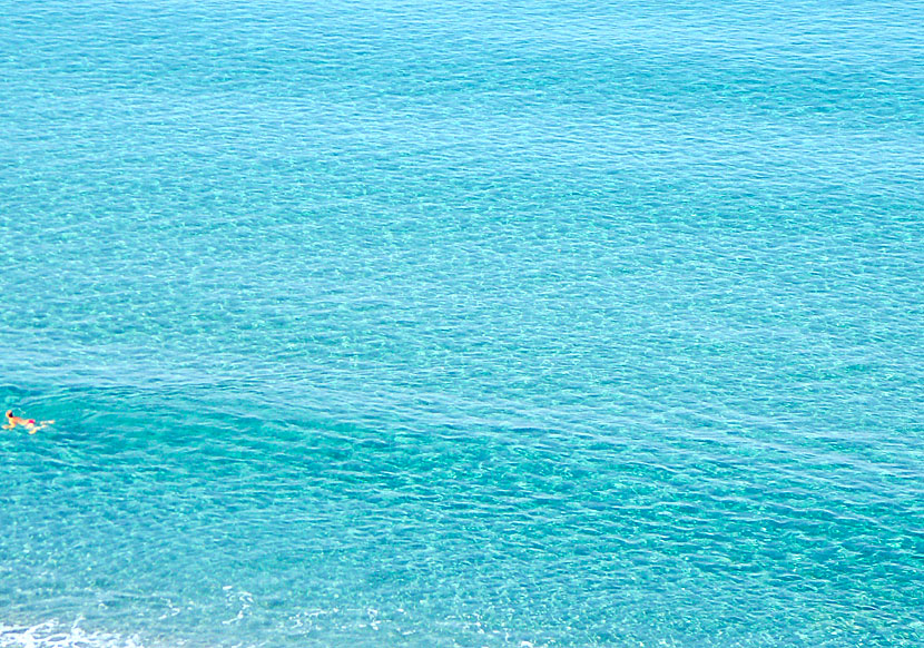 Komos beach på södra Kreta är perfekt för dig som gillar att snorkla.