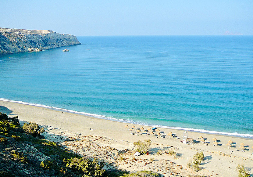 Komos beach och Bunga Bunga nära Matala på södra Kreta.