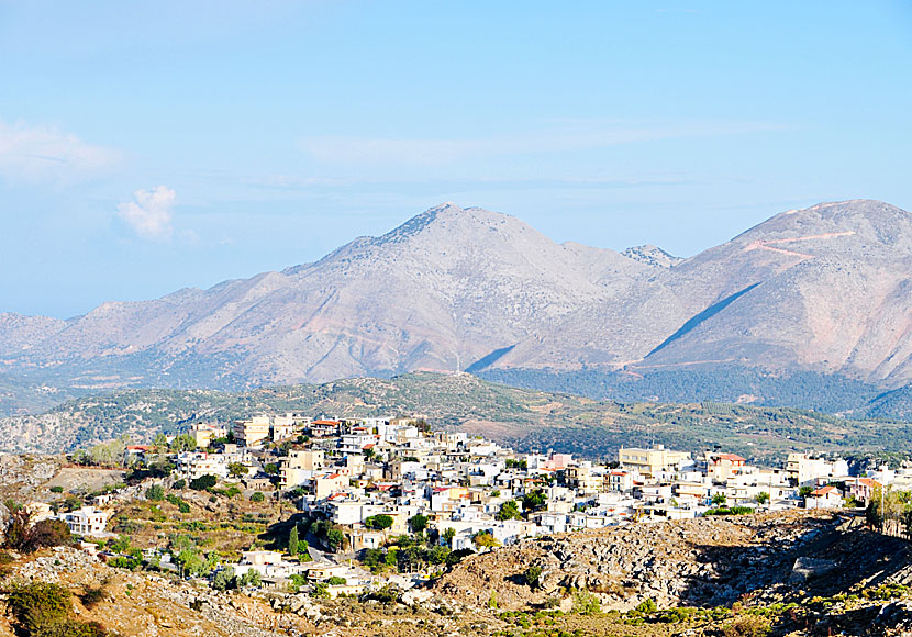 Vy över Anogia och Mount Psiloritis på Kreta.