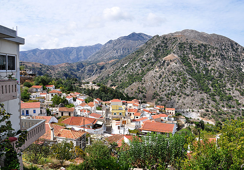 Den mycket vackra byn Argiroupolis på Kreta. 