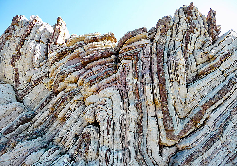 En av de märkliga klippformationerna i Agios Pavlos på Kreta.