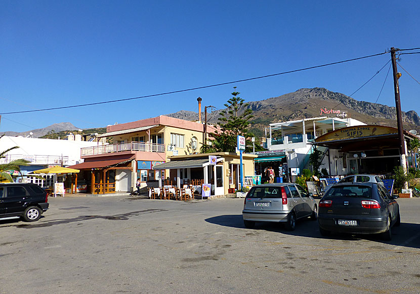 "Torget" i Plakias där många tavernor och supermarkets ligger.  Kreta.
