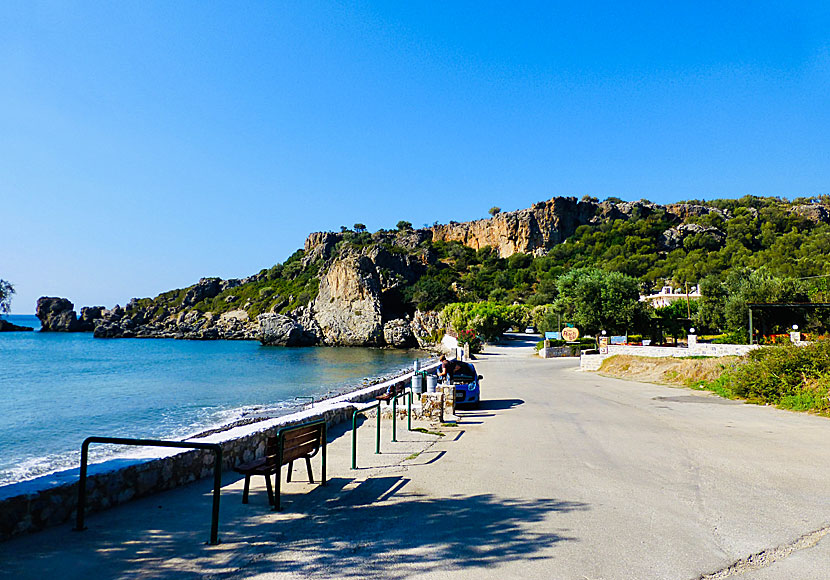 Tavernan vid Polirizos beach. Kreta.