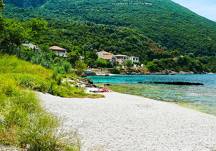 Fina små stränder i Vasiliki på Lefkas.