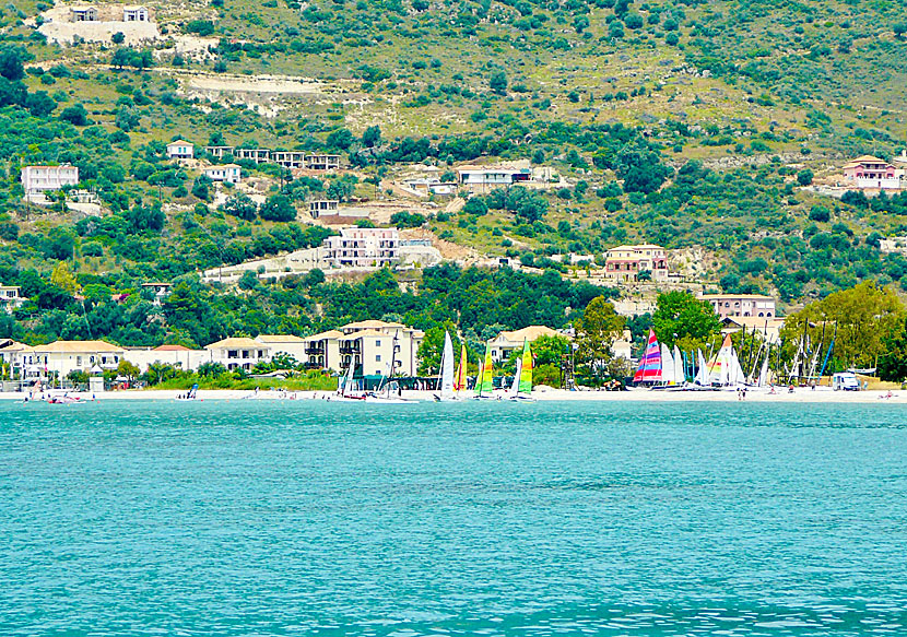 Stranden i Vasiliki är en av Europas populäraste stränder för vind- och kitesurfare.