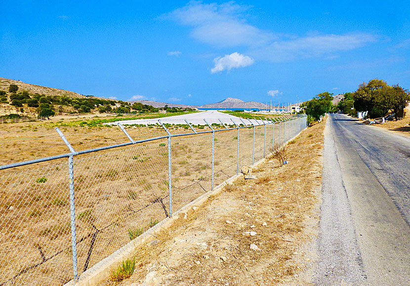 Leros flygplats sedd från Dianas tempel.