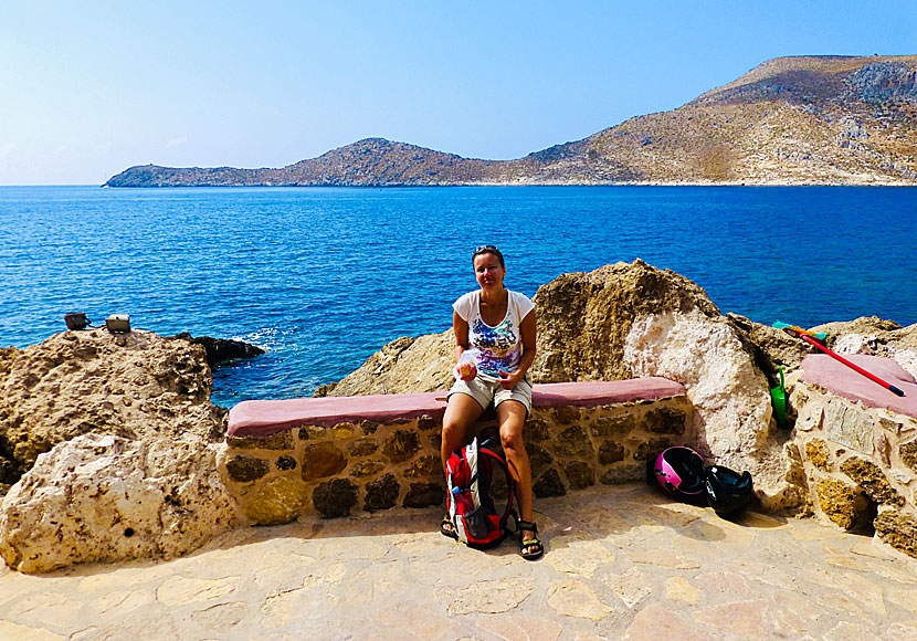 Utanför krabbkyrkan på ön Leros finns en bänk där man kan sitta och filosofera över livet