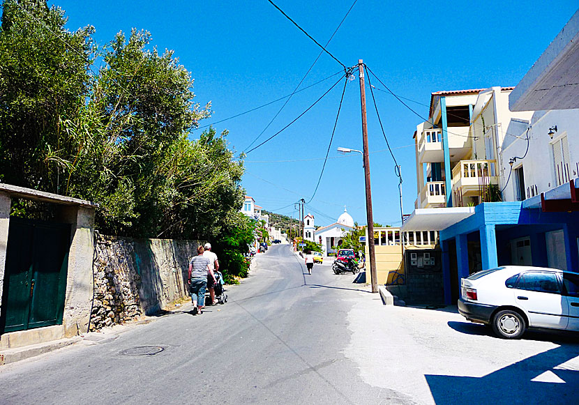 Det tar cirka 30 minuter att gå från Agios Isidoros till Plomari.
