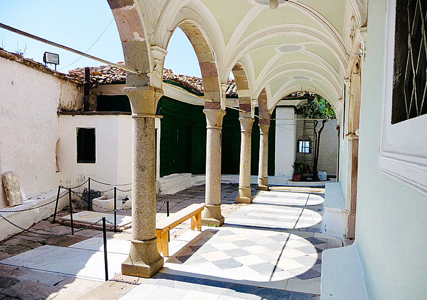 Glykfylousa Panagia church i Petra på Lesbos.