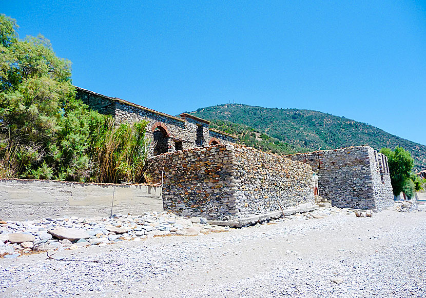 En övergiven olivoljefabrik i på ön Lesbos i Grekland.