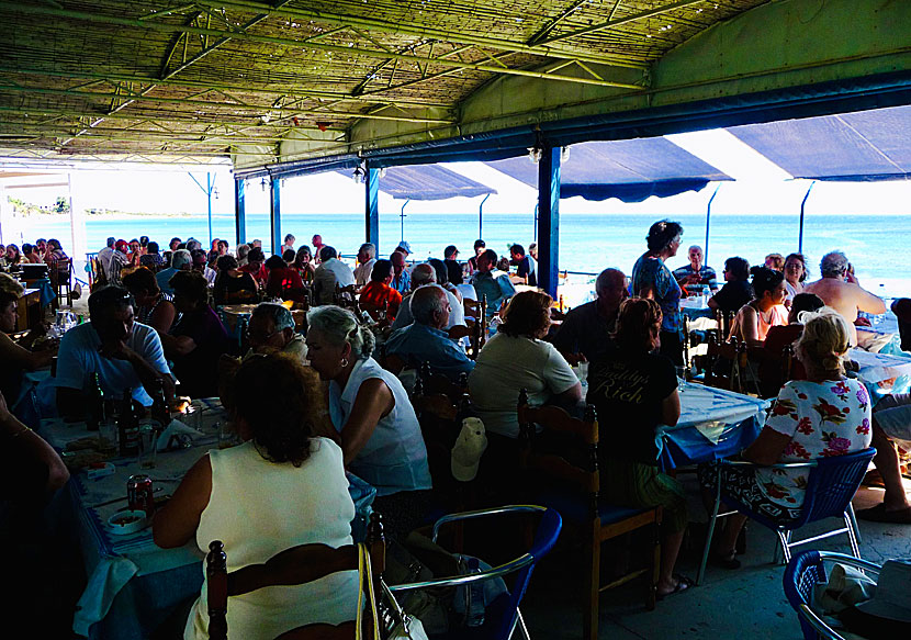 Bra tavernor och restauranger vid stranden i Agios Isidoros