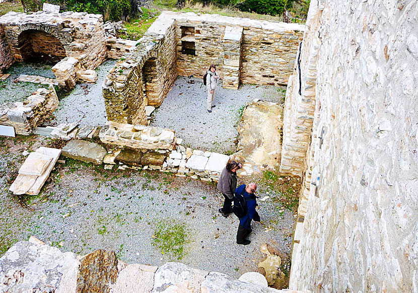 Fotodotis Monastery är det äldsta klostret på Naxos och byggdes på 1100-talet.