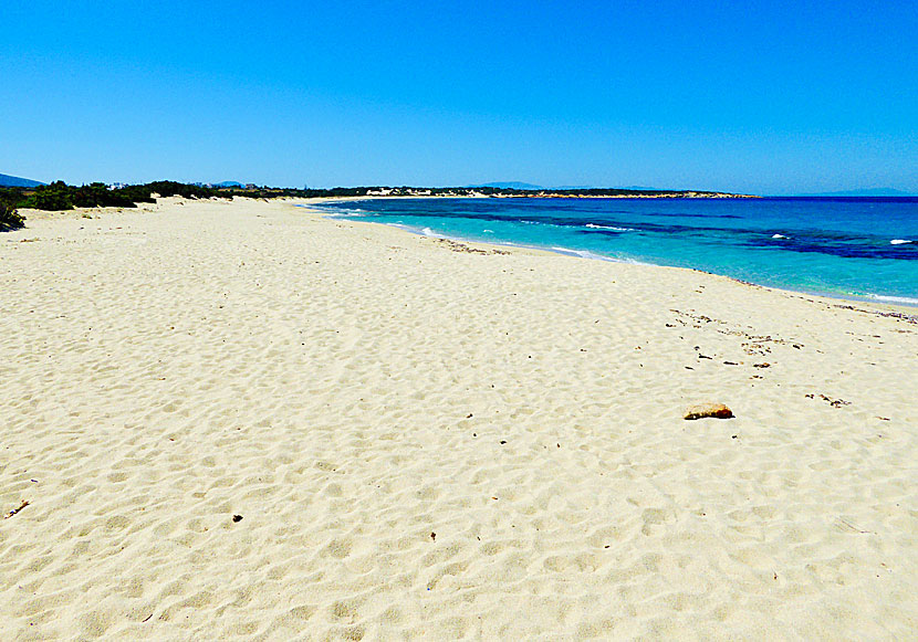 Glyfada beach ligger efter Kastraki beach på Naxos västkust.