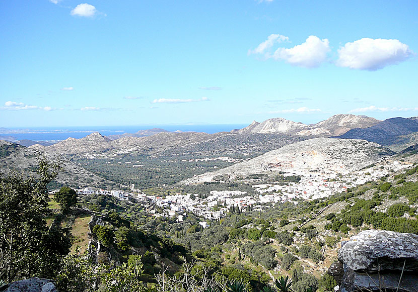 I byn Filoti på Naxos ligger flera stora marmorbrott.