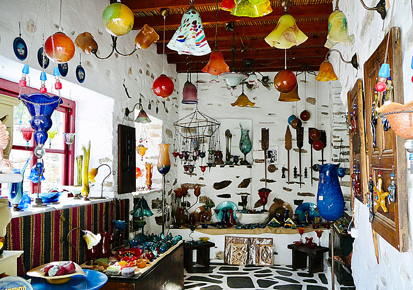 Museum, hantverksaffärer och keramiker i byn Lefkes på ön Paros. 