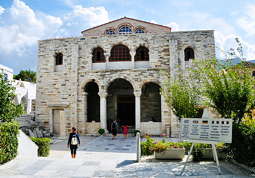 De hundra dörrarnas kyrka i Parikia på Paros.