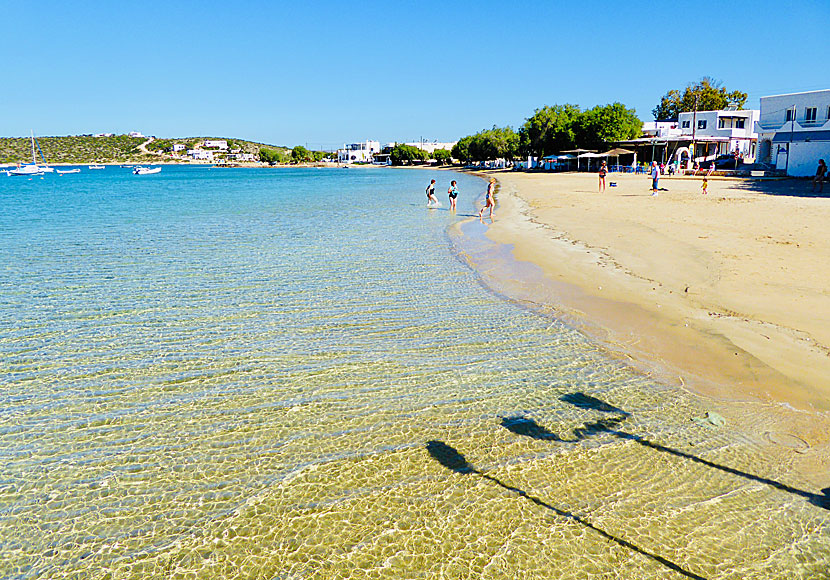 Den barnvänliga stranden i Aliki på Paros.