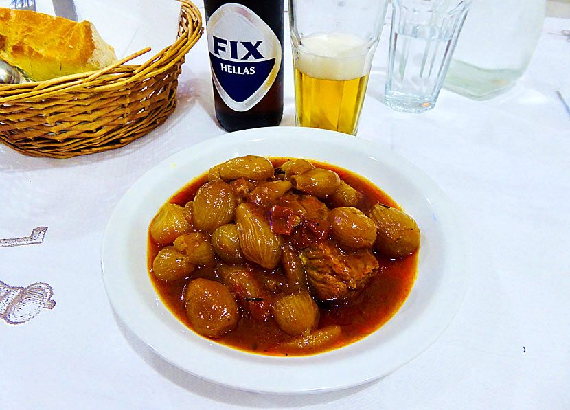 Kiki's Taverna i Kardamili är en familjerestaurang som serverar traditionell hemlagad grekisk mat av mycket hög kvalitet.