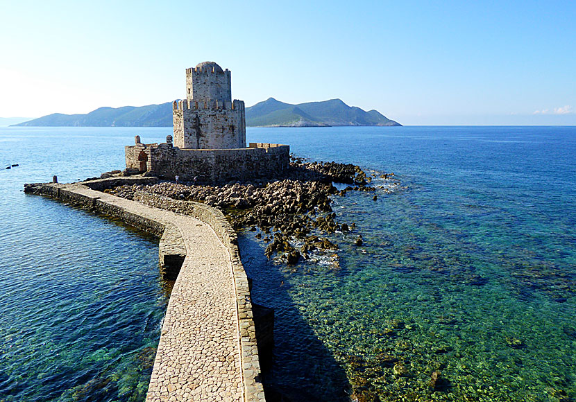 Den lilla ön Bourtzi med det åttkantiga tornet i Castle of Methoni på Peloponnesos.