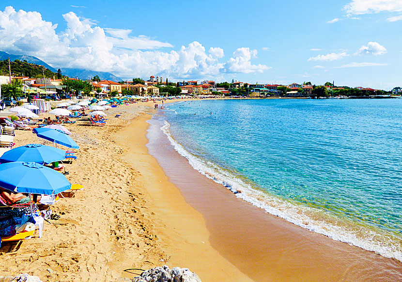 Stranden i den mycket trevliga turistorten Stoupa i Mani på Peloponnesos.