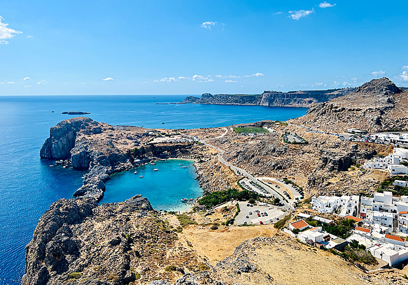 Köra bil och åka buss till Saint Paul beach i Lindos på Rhodos.