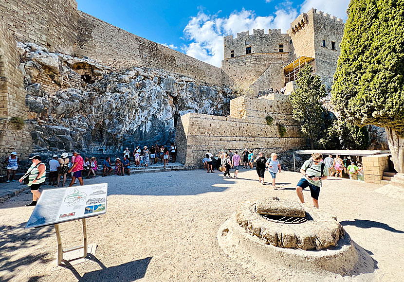 Är Akropolis ovanför Lindos på Rhodos värt ett besök? Här får du svar. 