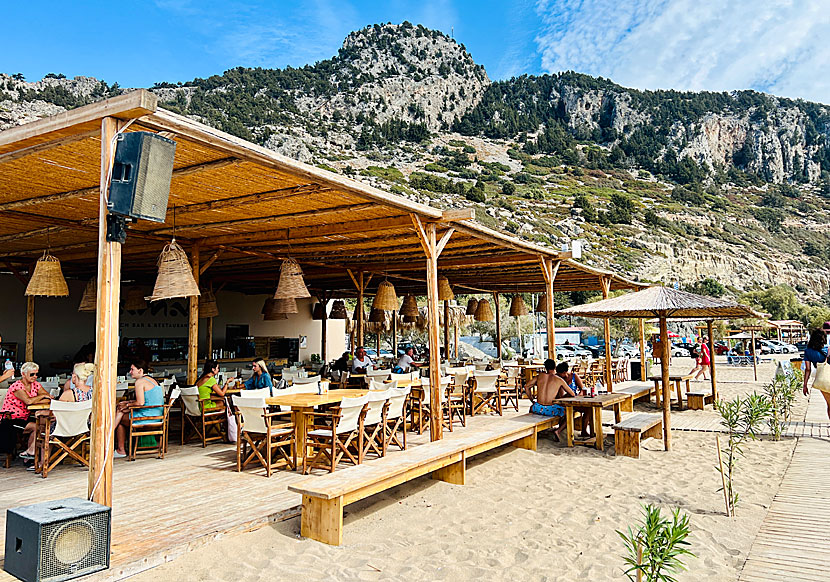 Tavernor, restauranger, snackbar och beach bar på Tsambika beach.