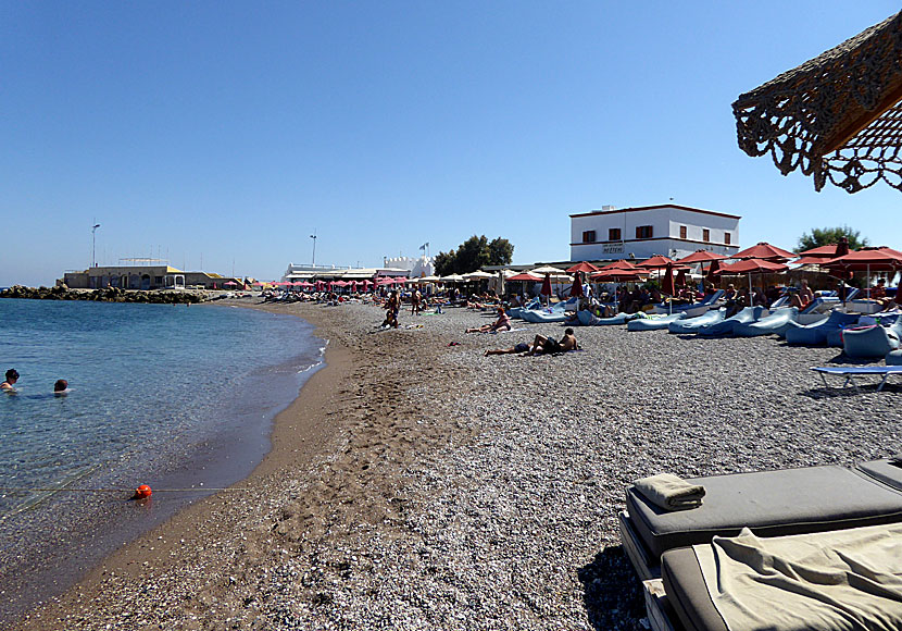 Taverna Meltemi på bortre delen av Elli beach.