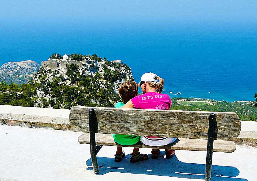 Siana ligger nära Monolithos Castle och Fourni beach på västra Rhodos.