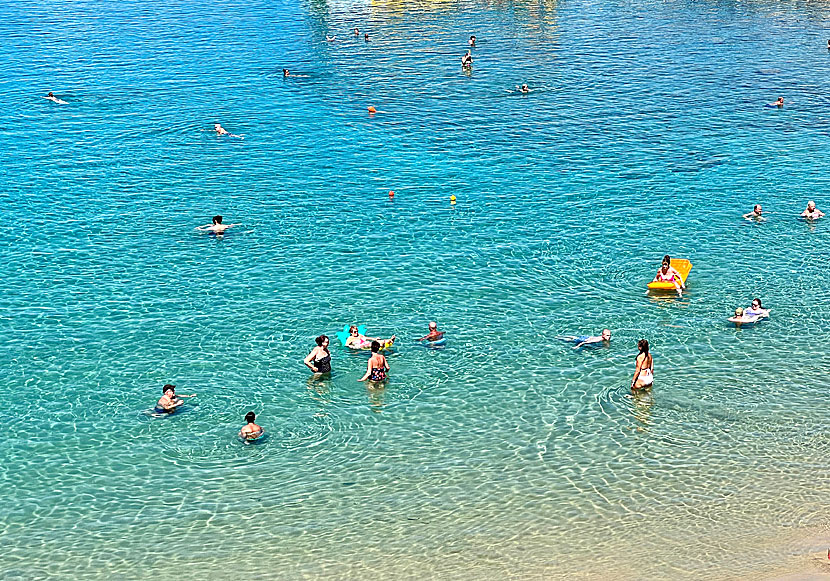 Det ljuvliga barnvänliga vattnet som omger stränderna i Lindos passar perfekt för dig som gillar att snorkla.