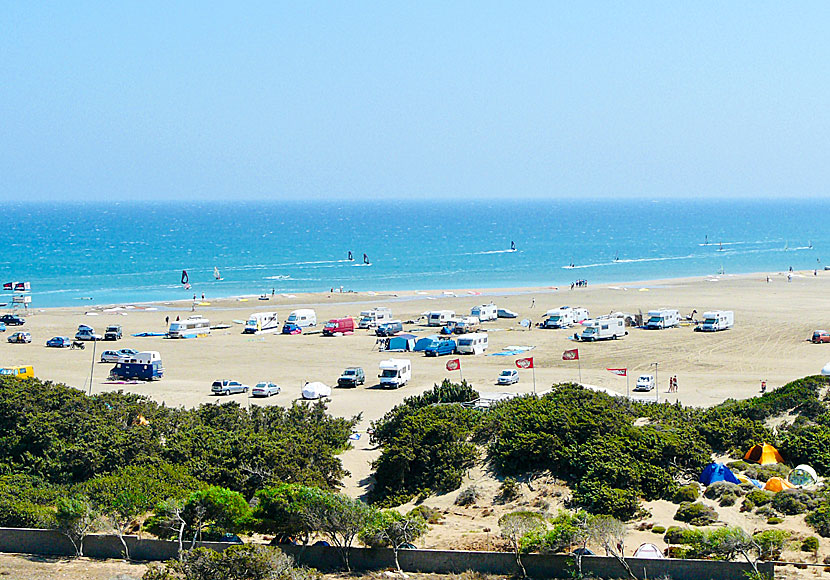 Ställplatser för husbilar vid Prasonisi beach på Rhodos.