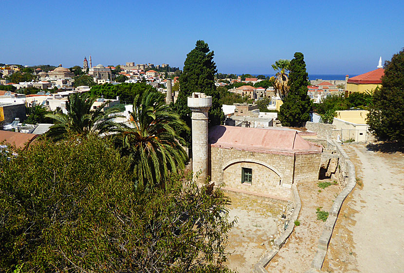 Moskéer och minareter i Rhodos gamla stad. 