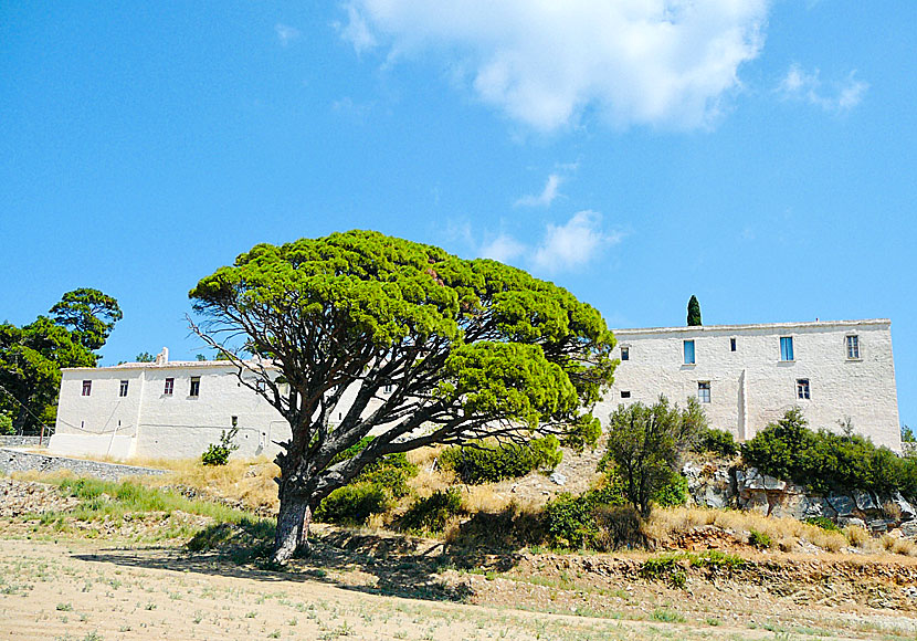 Klostret Zoodohou Pigis öster om Samos stad.