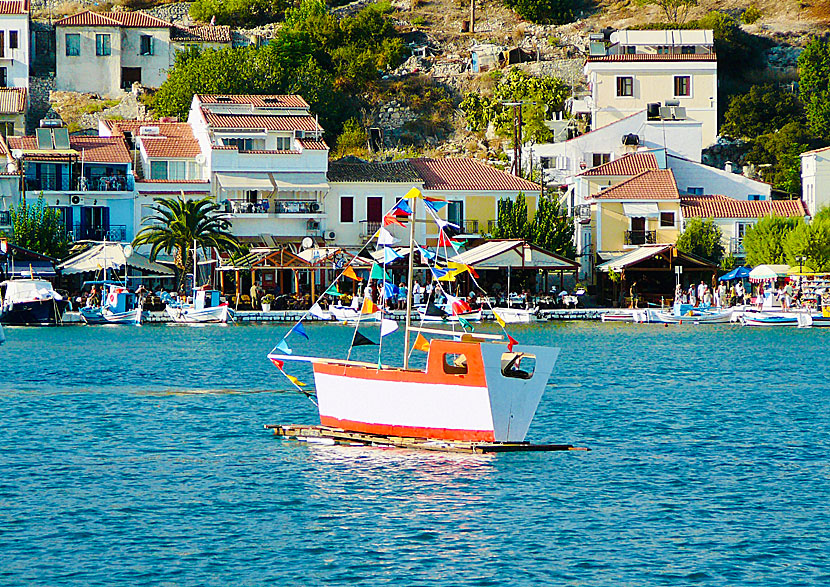 Båten som representerade den turkiska flottan i Pythagorion på Samos.
