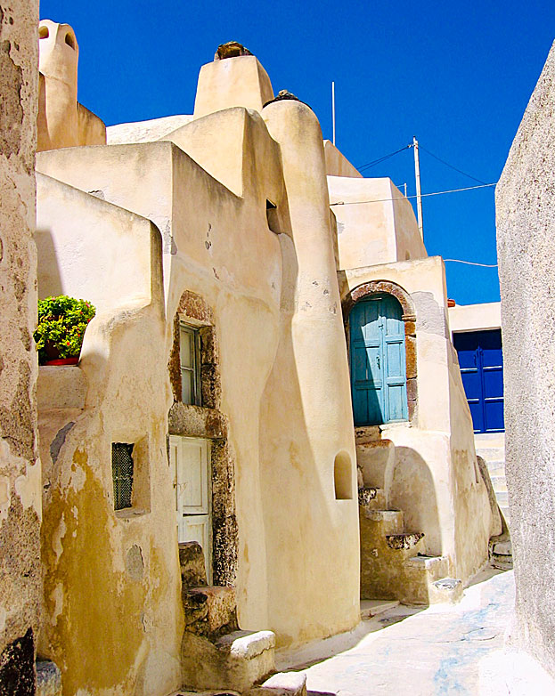 Coola hus i Castelli ovanför i Emborion på Santorini.