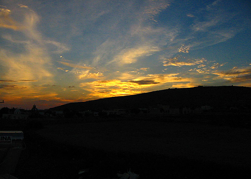 Solnedgången på Santorini sett från byn Emporio. 