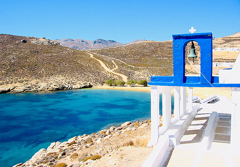 Missa inte Agios Sostis beach när du är på Lia beach på Serios.