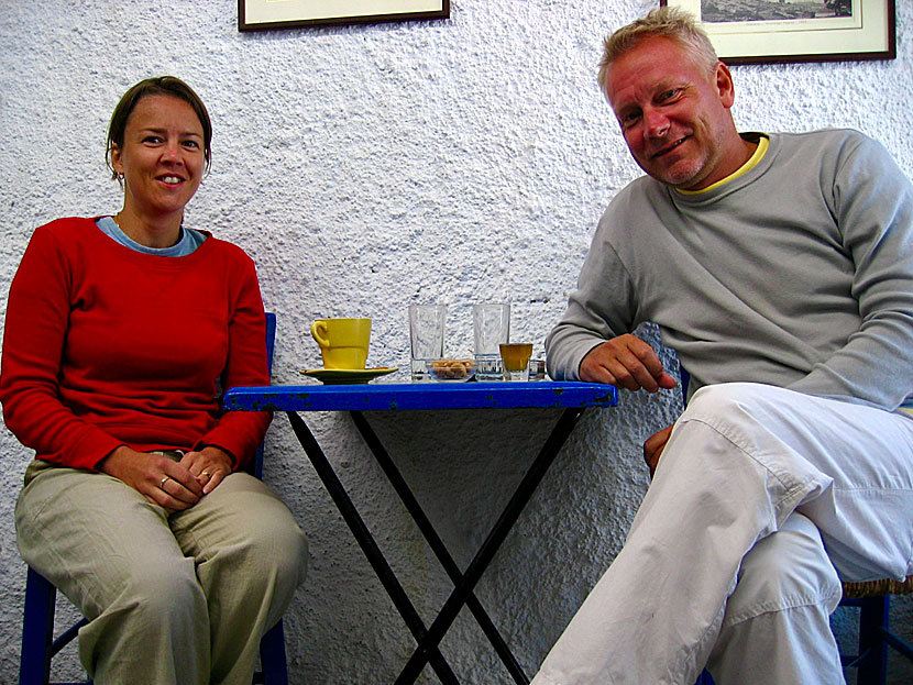 Prova gärna Rakomelo (Raki with honey) när du reser till Chora på Serifos.