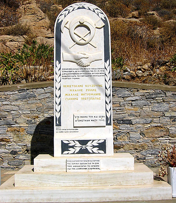 Minnesmärke över de fyra gruvarbetare som sköts till döds 1916 i Megalo Livadi på Serifos i Grekland.