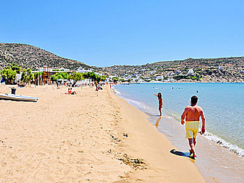 Platys Gialos beach på Sifnos.