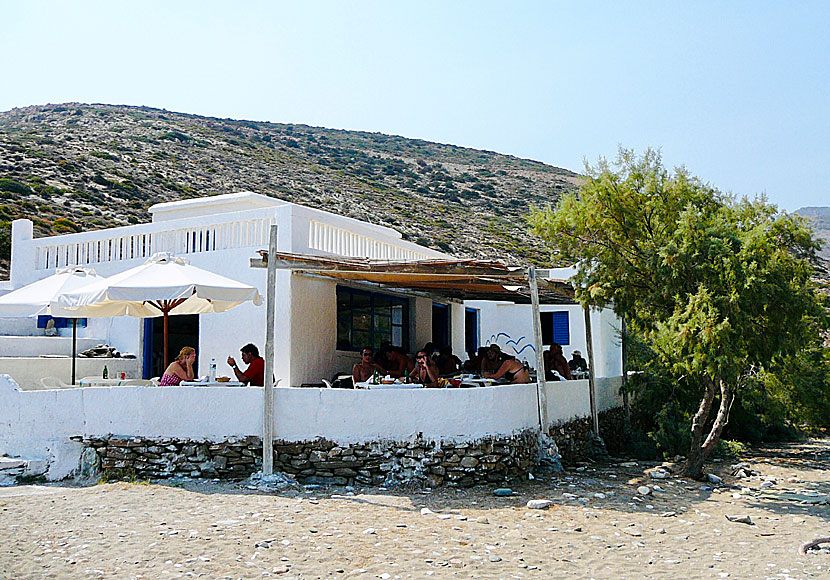 Agios Georgios Taverna på Sikinos serverar mycket god hemlagad grekisk mat.