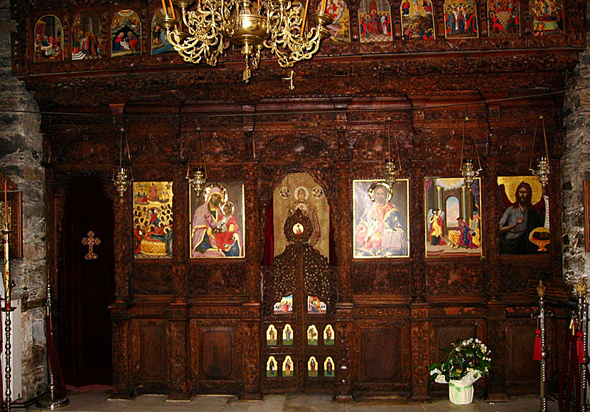 Altare och heliga ikoner i klostret Evangelistria Monastery på Skiathos.