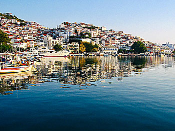 Byn Skopelos stad på Skopelos.