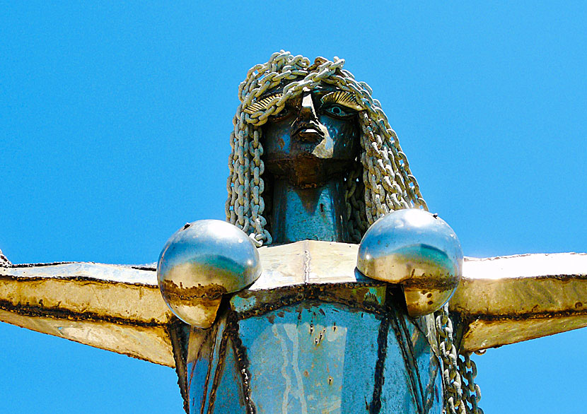 Sjöjungfrun på Spetses som skapades av den grekiska bildkonstnären Natalia Mela.