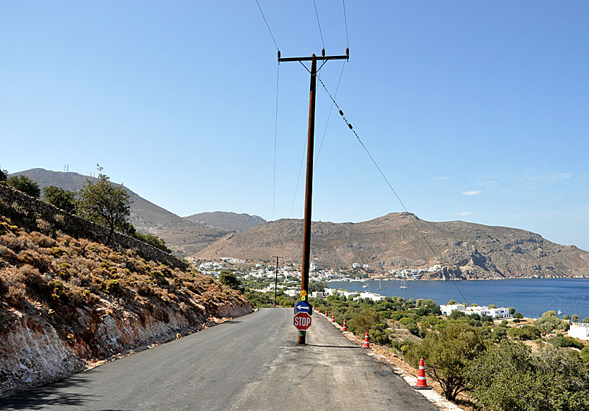 Hyra och köra bil och moped på ön Tilos i Grekland.