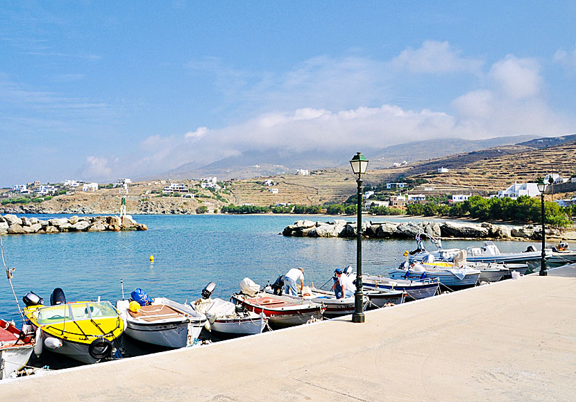 Hamnen i Agios Romanos på Tinos.