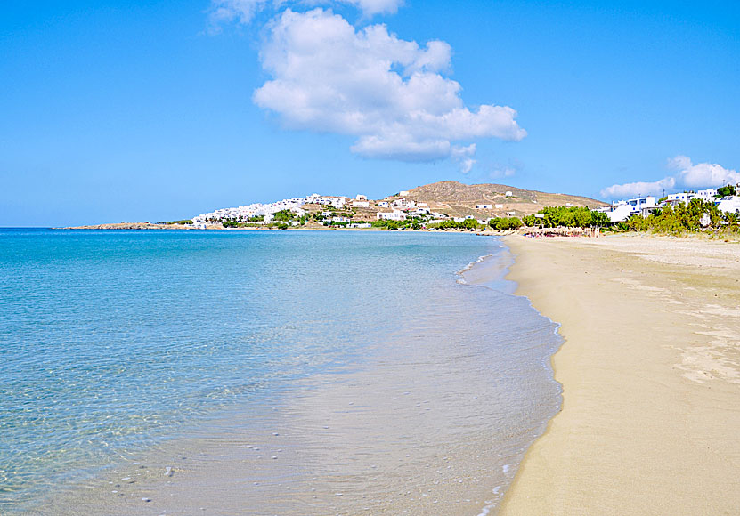 Missa inte den barnvänliga sandstranden Agios Sostis när du besöker Agios Ioannis beach på Tinos.