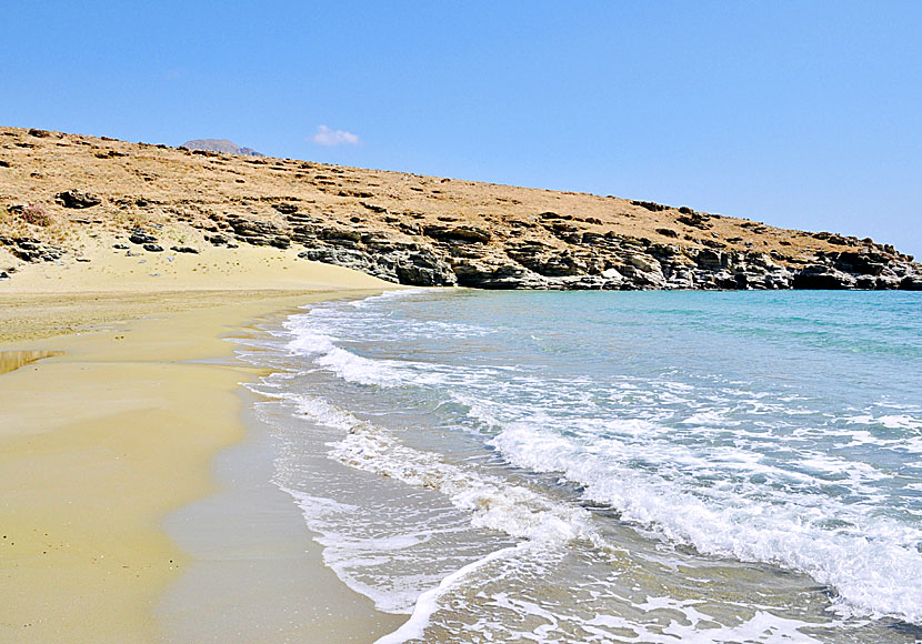 Sandstranden Pachia Ammos beach på Tinos i Kykladerna.